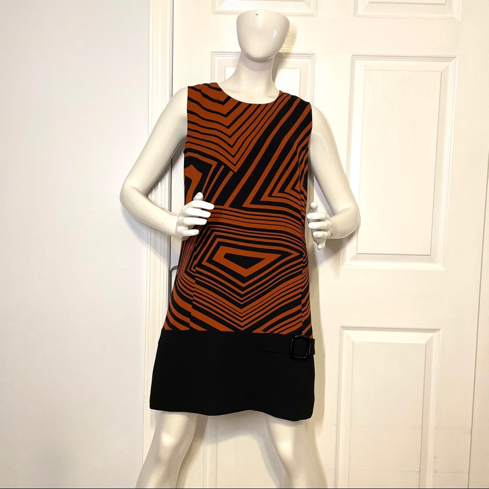 [-] Sleeveless Orange and Black Patterned Dress